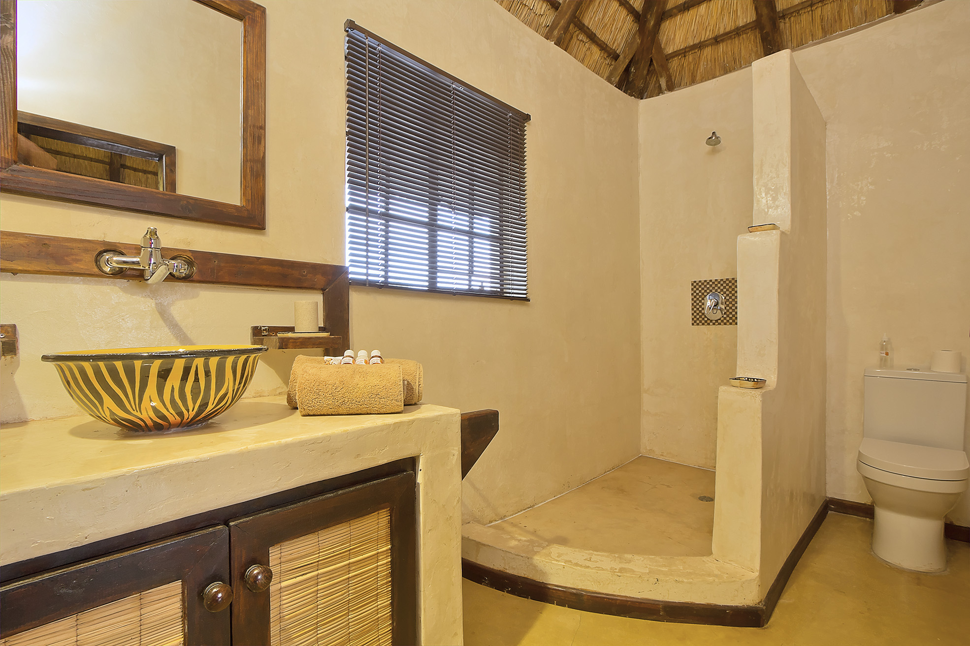 Baño habitación cebra