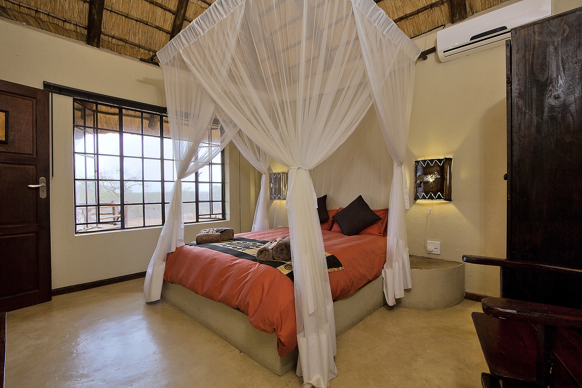 Habitación león con ventana I