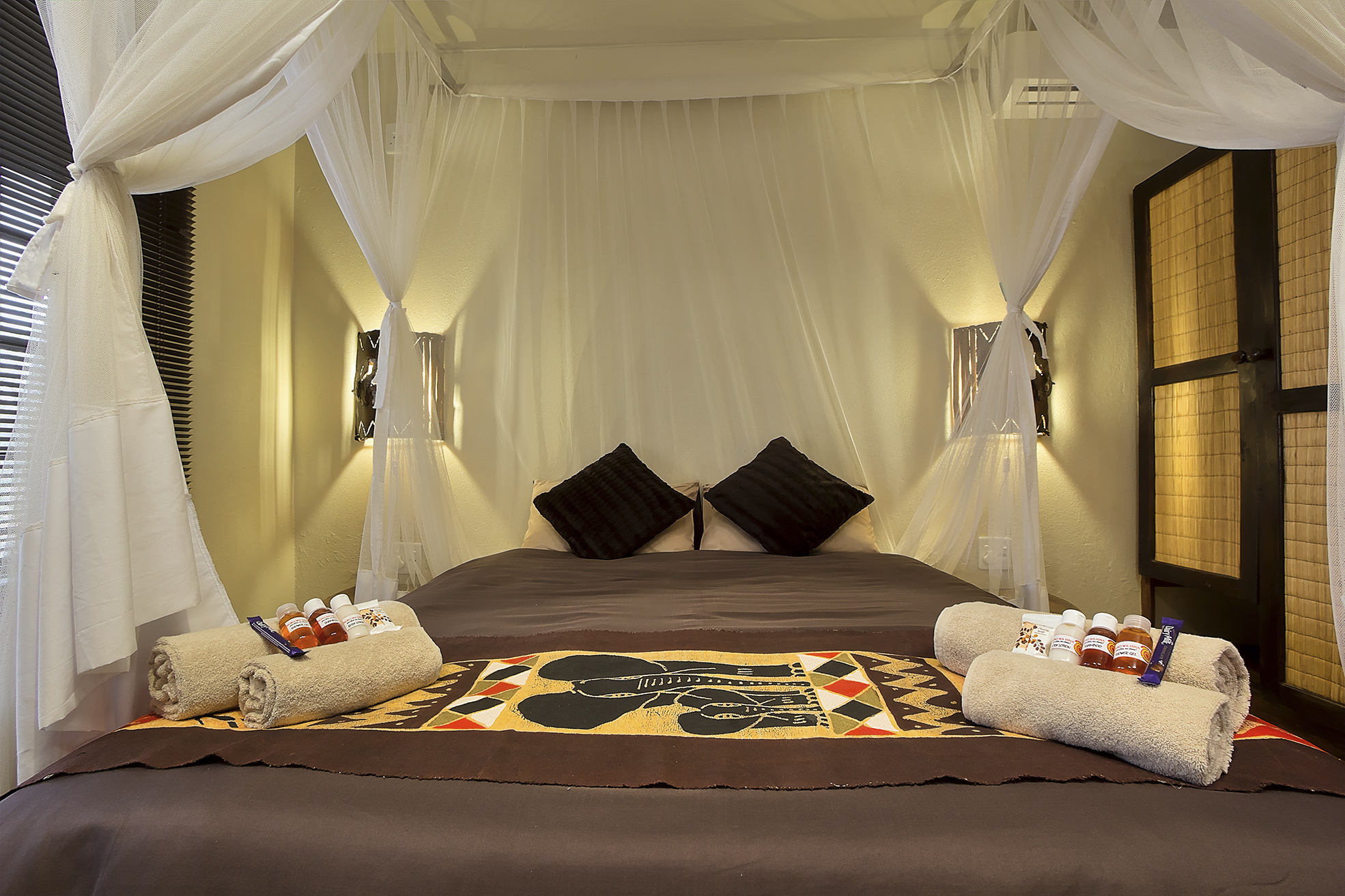 Frontal cama de la habitación elefante